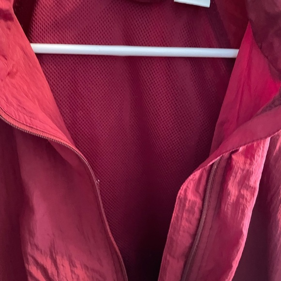 Vintage Reebok Maroon Nylon Windbreaker w/ Hide-away hood    zip up - Picture 7 of 10
